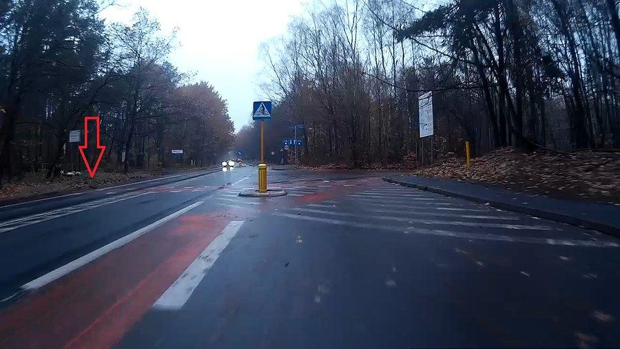 Rano tego nie zauważyłem, ale wieczorem mało nie wpadłem na tą rurkę