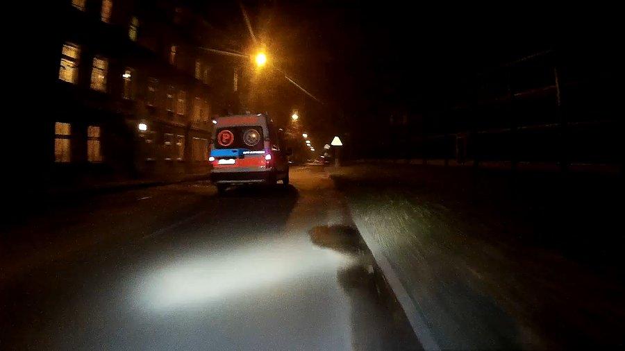 Pędzi pogotowie