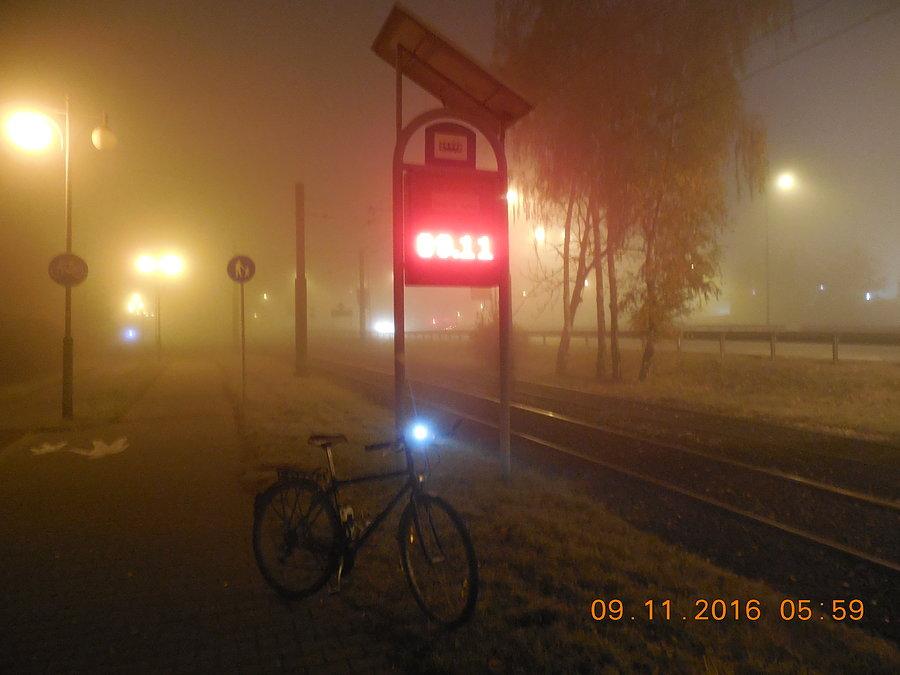 Katowice Dąb - przed godziną 6. Mglisty jesienny poranek :)