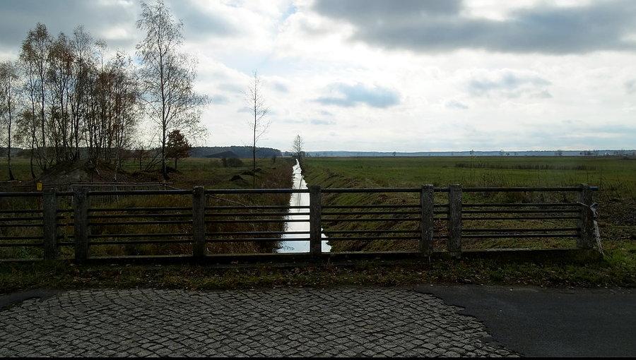 Na mostku między Sławoszewem a Grzepnicą