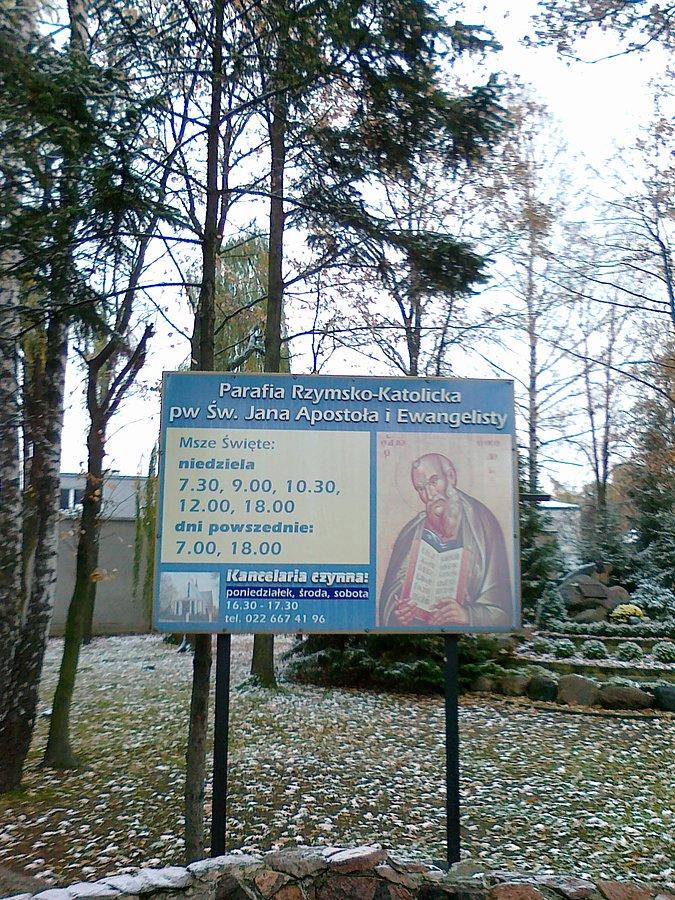 Sesja zdjęciowa kościółka na warszawskich Gołąbkach