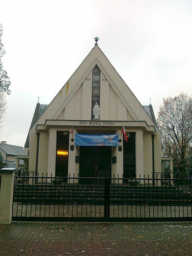 Kościół od frontu