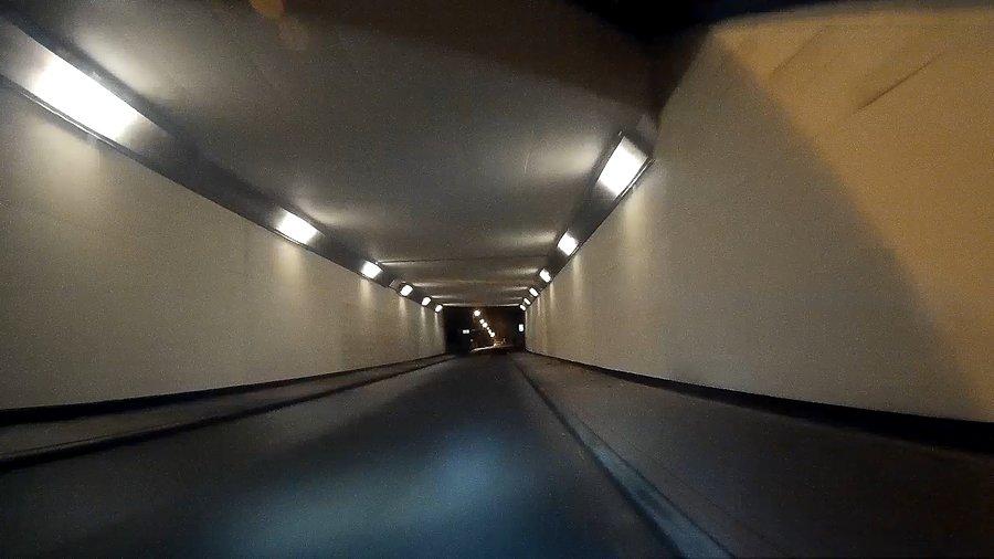 W tunelu pod DTŚką