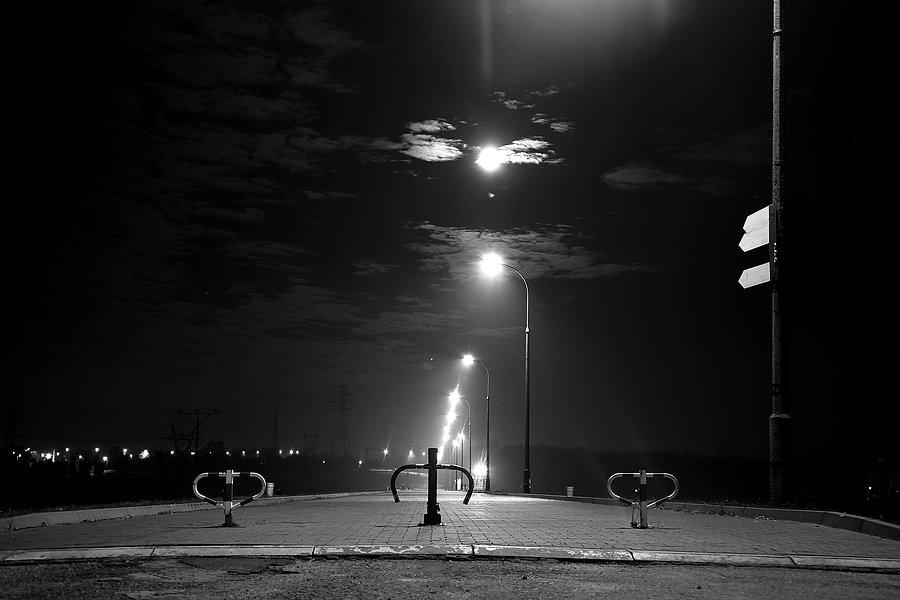 Dodatkowa lampa na zaporze Zalewu Zemborzyckiego