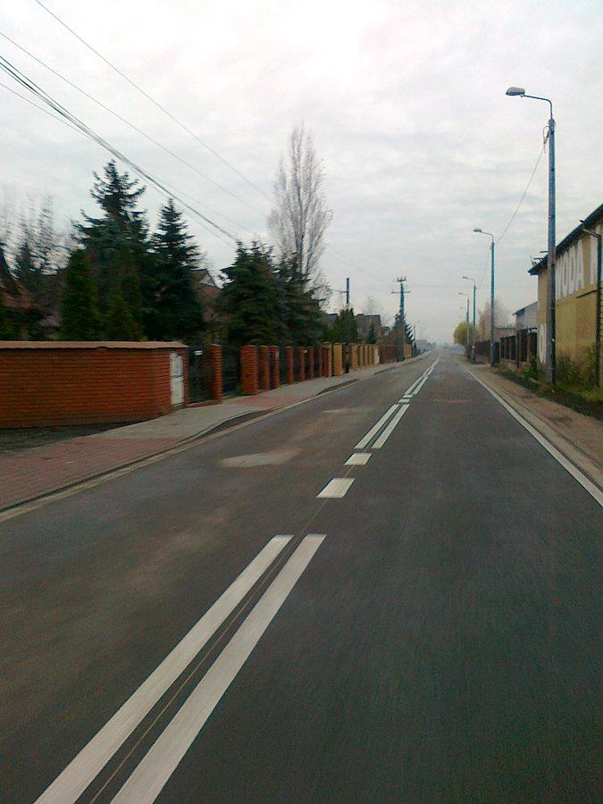Na budowanej drodze są już namalowane pasy