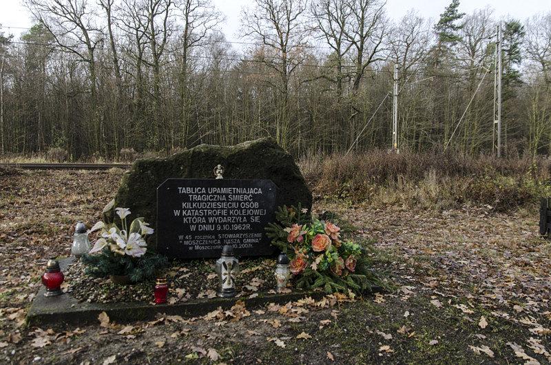 Tablica upamiętniająca katastrofę kolejową z 1960 roku