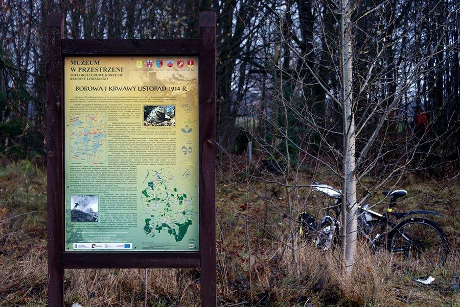 Jeden z wielu przystanków "Muzeum w Przestrzeni" - Borowa koło Starych Chrustów