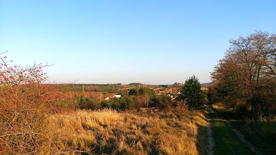 Widok na okoliczne pagórki