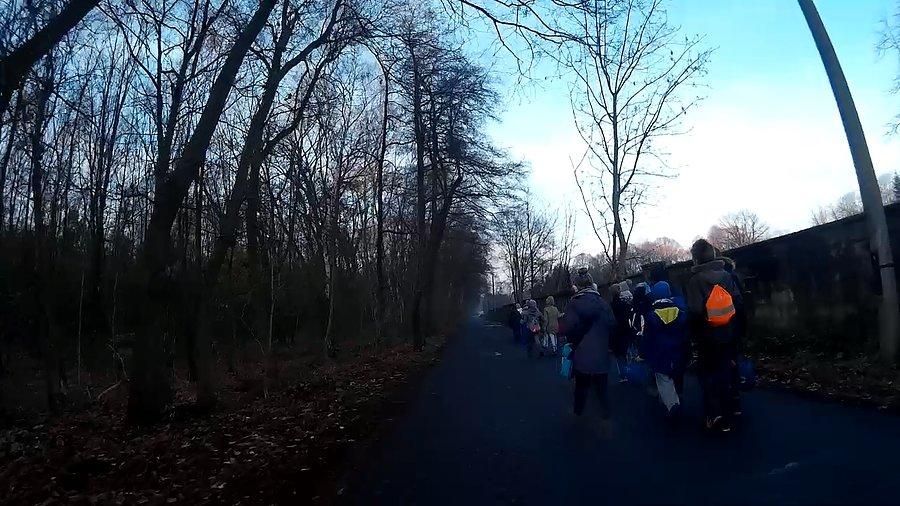 Dzieci gdzieś gnają