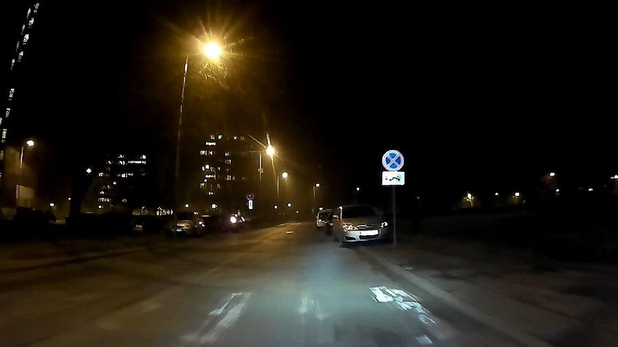 Ciekawe który przepis pozwala na parkowanie w tym miejscu