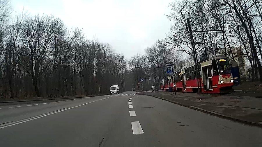 Wczoraj jeszcze była komunikacja zastępcza, dziś już tramwaj wrócił na tory