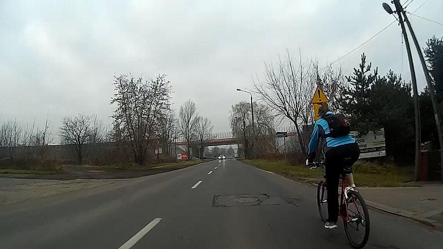 Nawet rowerzystka się pojawiła :)