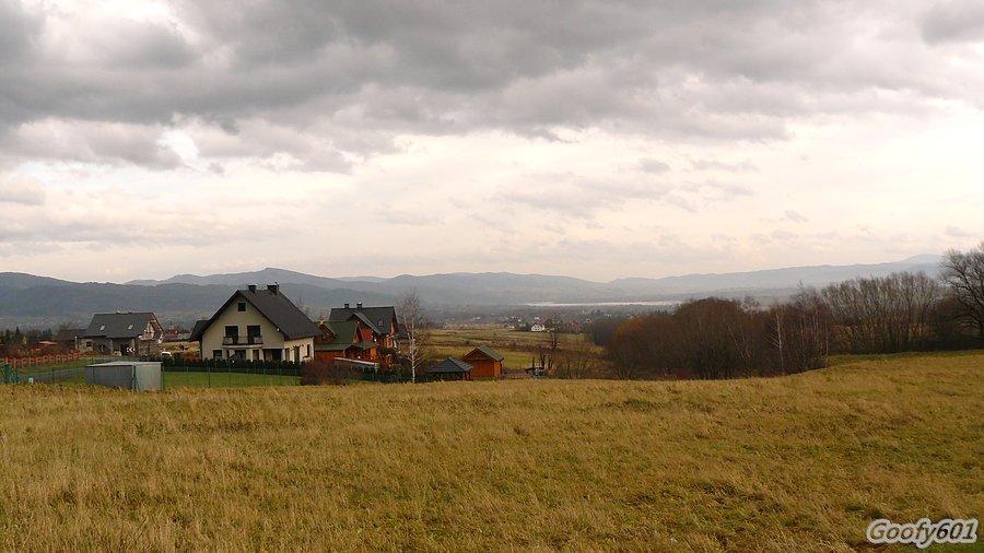 Tam w dole Jezioro Żywieckie