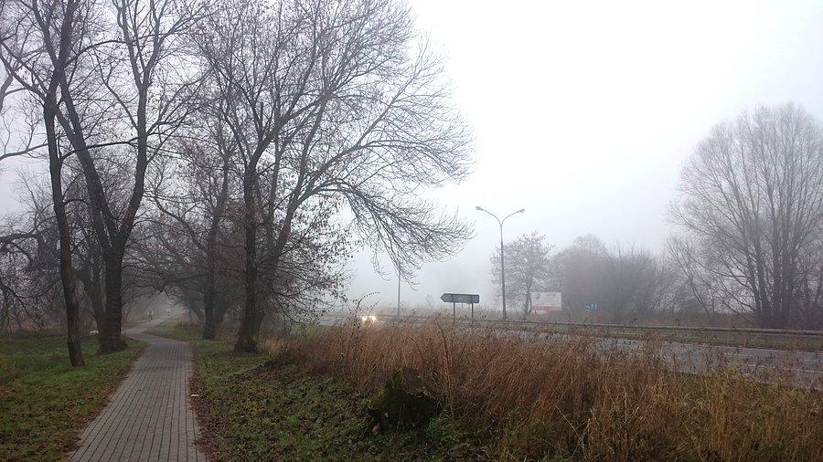 Krakowska w stronę Warszawy, po prawej rozlane mleko