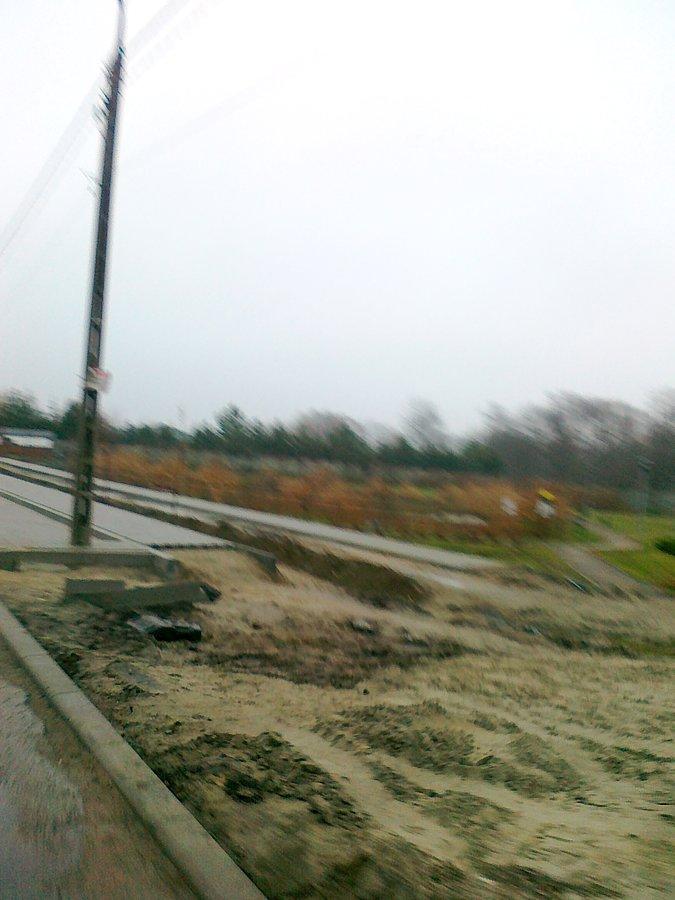 A teraz robią chodnik nad stawem