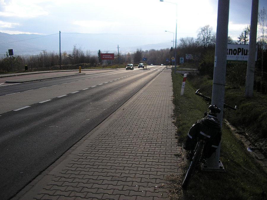Zjazd do Myślenic. Zbyt szybki nie będzie, ze względu na niezbyt korzystny wiatr