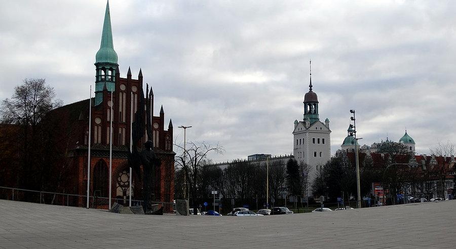 W głębi Zamek Książąt Pomorskich
