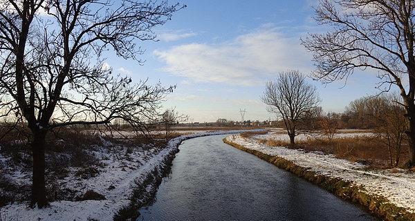 Biała Podlaska. Rzeka Krzna we wczesnozimowej scenerii