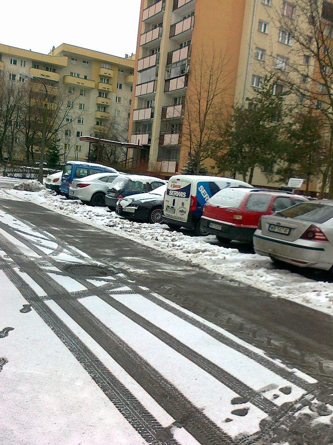 Widać szeroki ciemny pas po przejeździe solarki, jechałam bezpośrednio za nią
