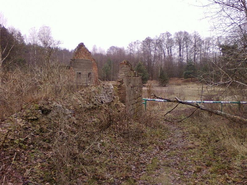 Szlaban i ruiny