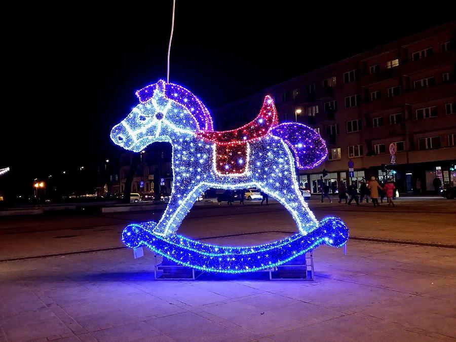 "Konik. Z drzewa koń na biegunach" II