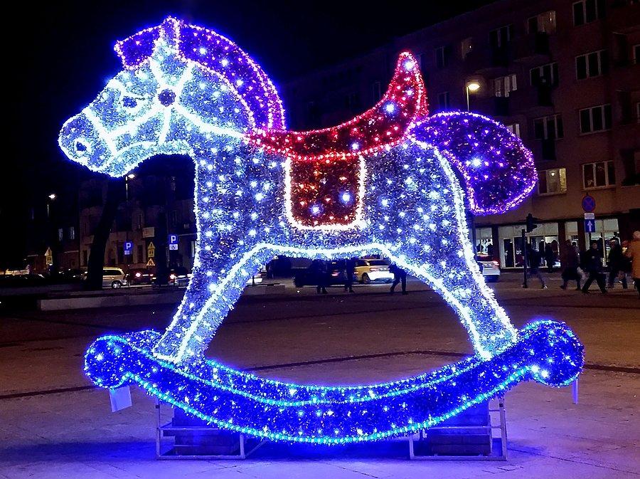 "Konik. Z drzewa koń na biegunach" II