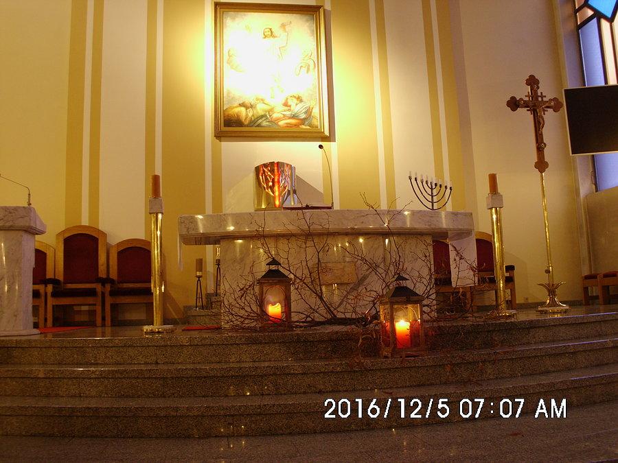 Już po Mszy Świętej a więc za oknami jasno