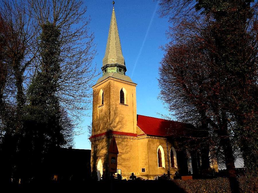 BIELKOWO (niem.Belkow) Kościół filialny p.w. św. Anny z XV, XIX w