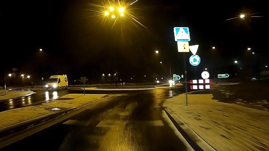 Trochę prószy śnieg