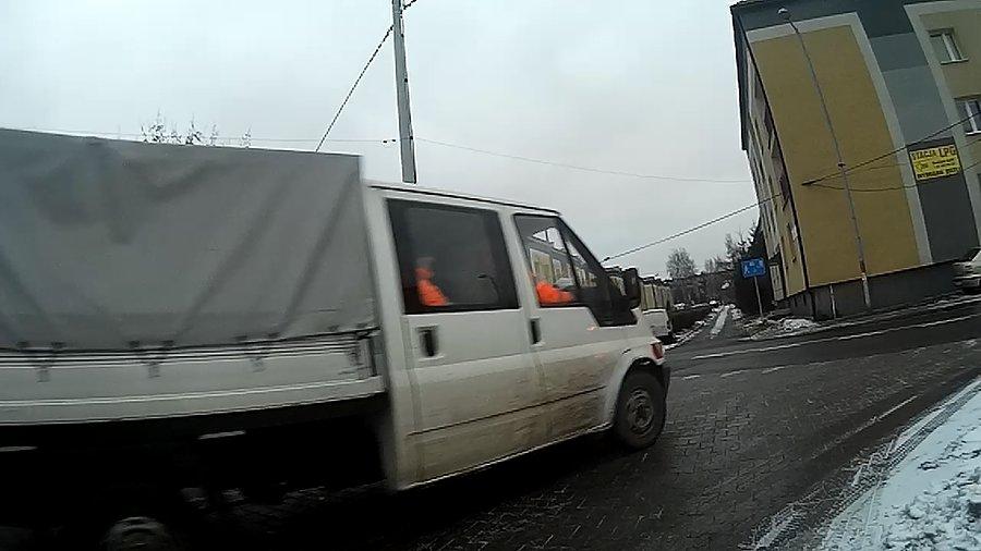 Koła im buksowały na lodzie