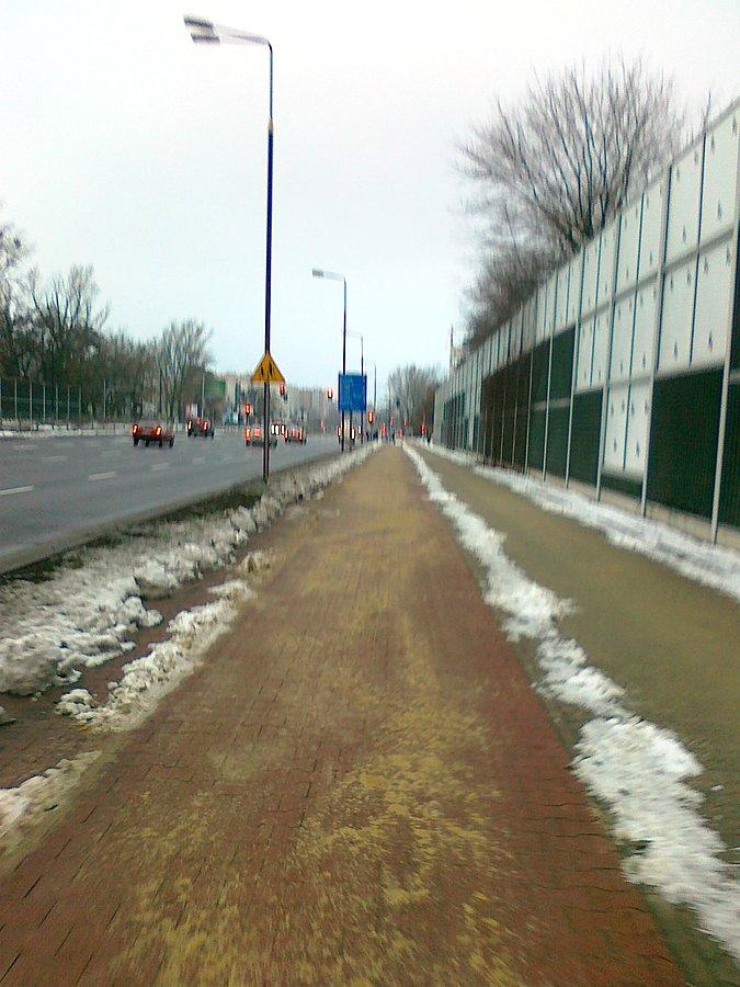 Ddr na Górczewskiej odśnieżona i posypana