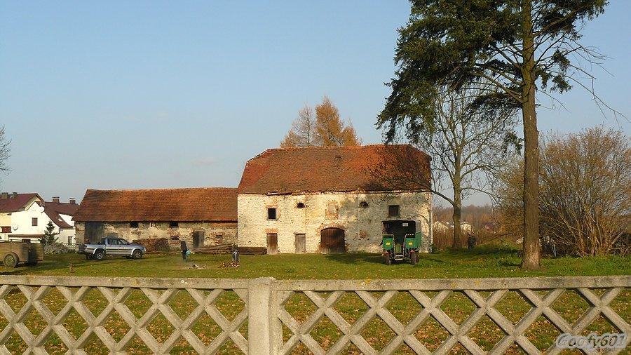 Stodoły zabytkowego dworu