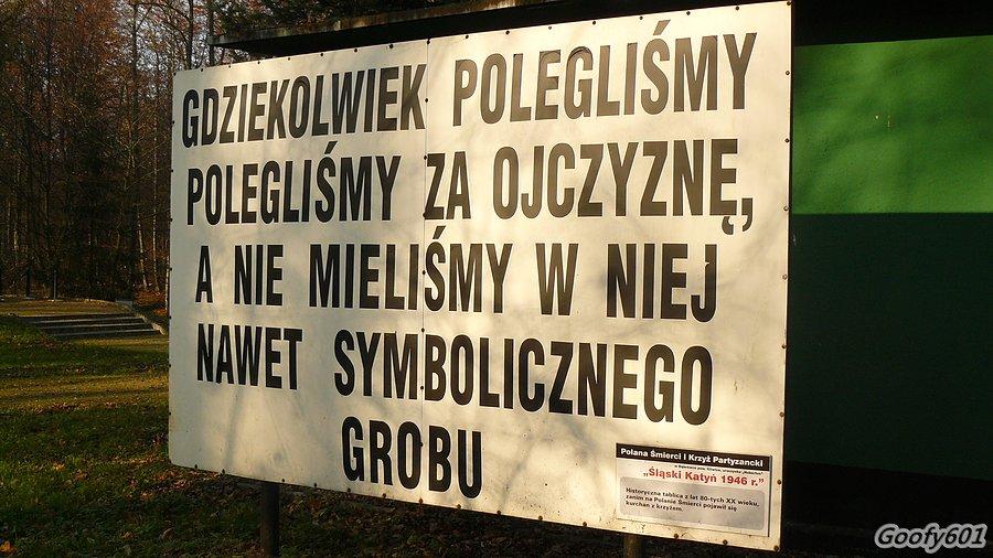 Tablica przy "Polanie Śmierci"