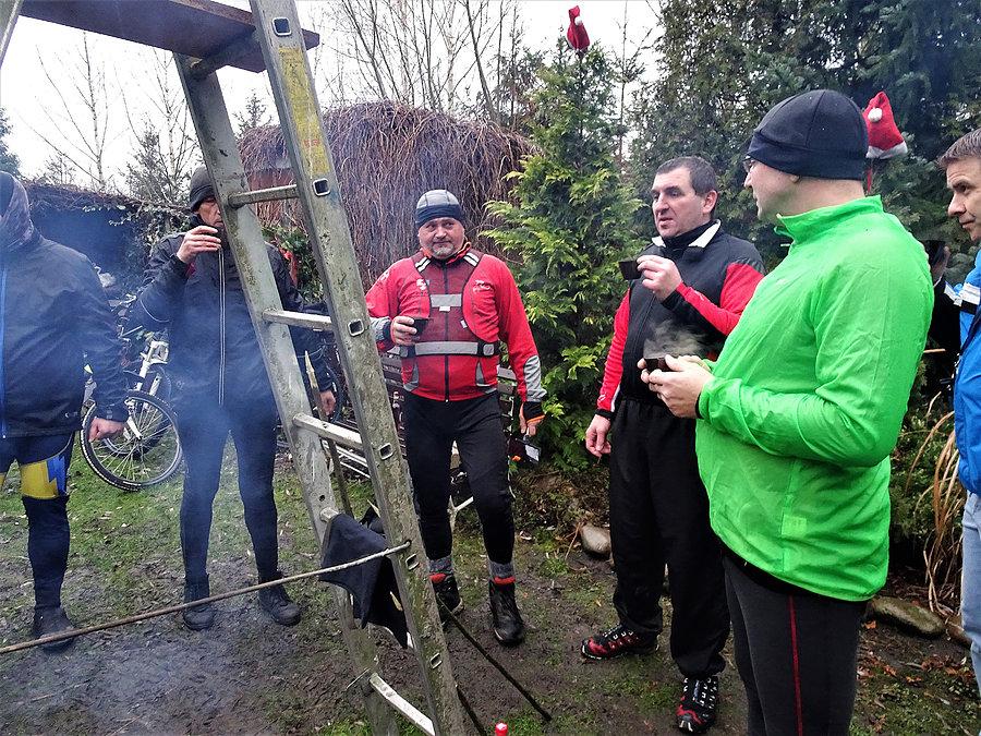 Grudniowe pączki w Nowym Stawie i ognisko w Lisewie
