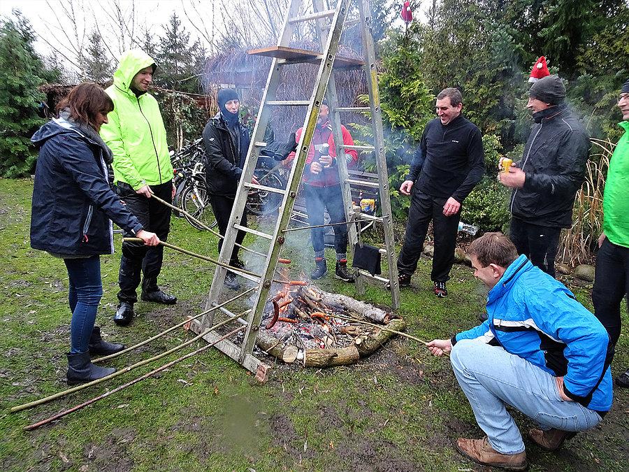 Grudniowe pączki w Nowym Stawie i ognisko w Lisewie