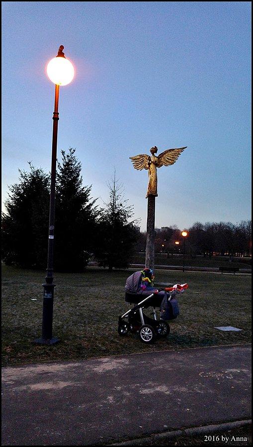 Park Bródnowski. Anioł Stróż