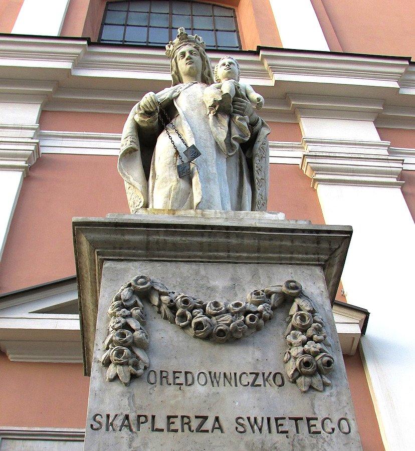 Co trzyma w ręku NMP ?