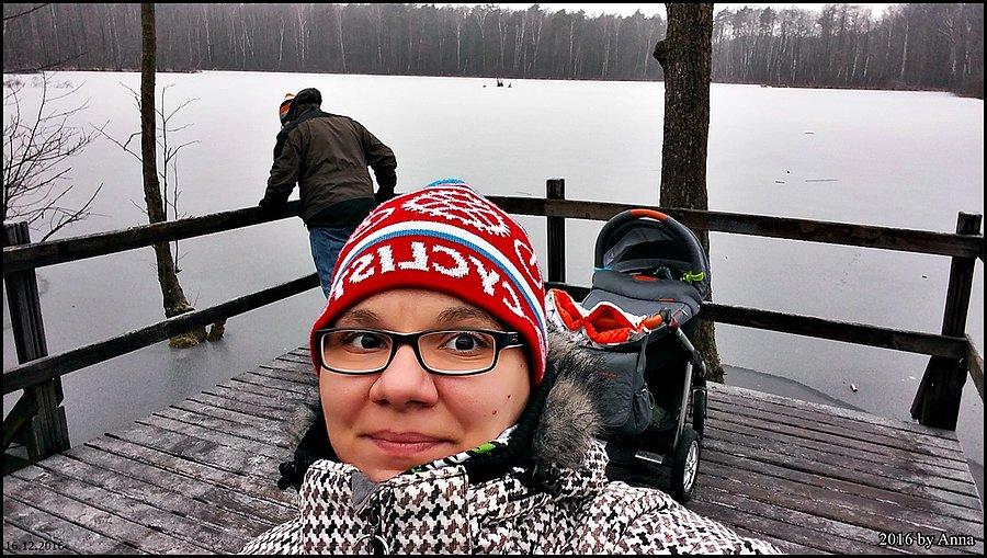 Rodzinnie. Jeden śpi, drugi sprawdza grubość lodu a ja jedna muszę nad, nimi zapanować