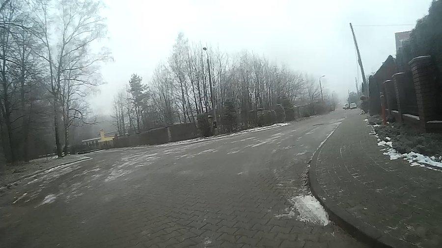 Skąd tutaj tyle lodu na zakręcie