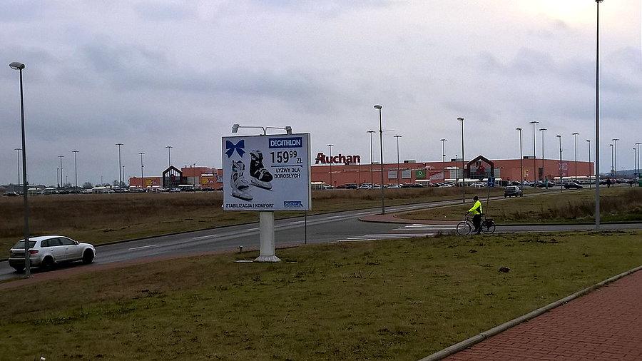 W oddali hipermarket Auchan, często cel naszych wycieczek