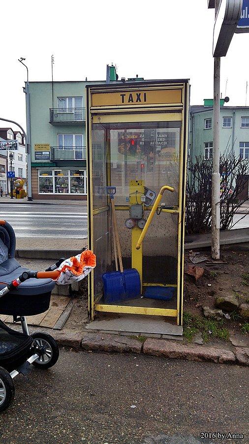 Budka telefoniczna po taxówkę. Chcesz zamówić taxi - zadzwoń!