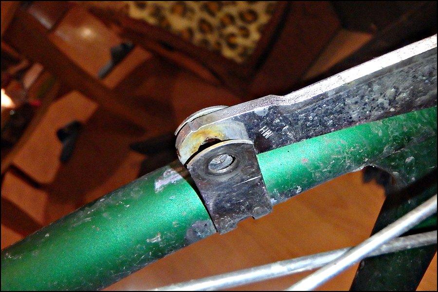 6. Odkręcone ramię hamulca Torpedo