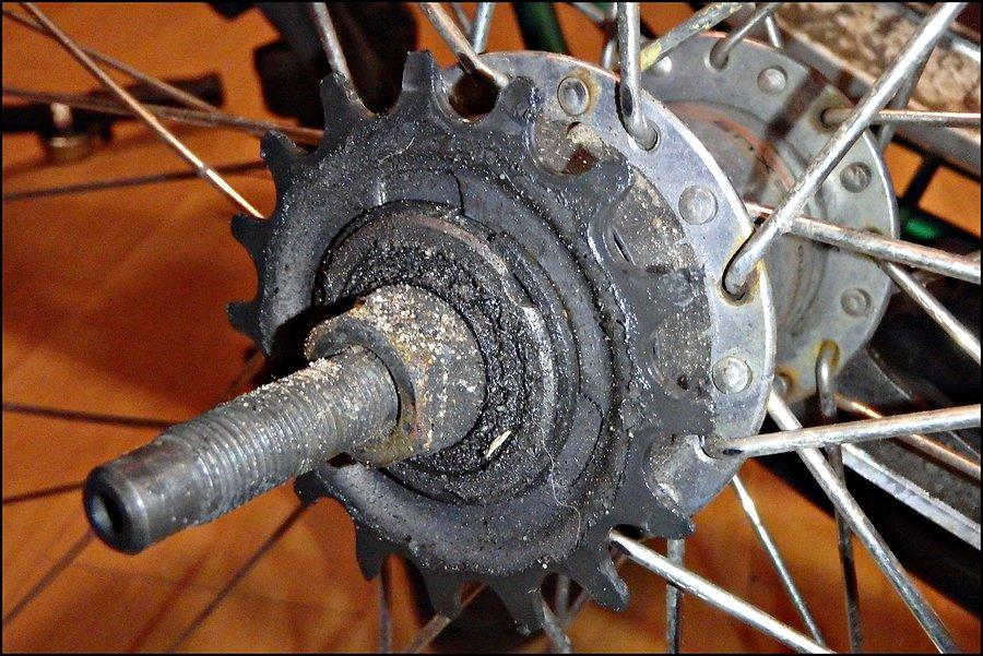 7. Wyjęte koło z piastą Shimano Nexus 3