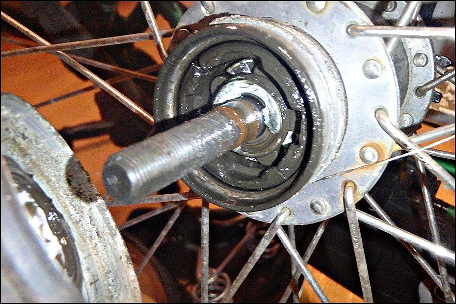 13. Zdjęty hamulec piasty Shimano Nexus 3