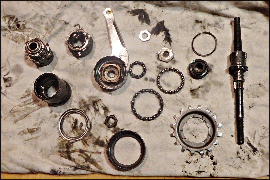 20. Wyczyszczone wnętrza piasty Shimano Nexus 3
