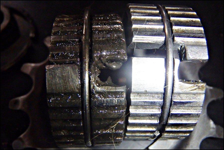 22. Uszkodzony i nowy kamień rozporowy hamulca Torpedo Nexus 3