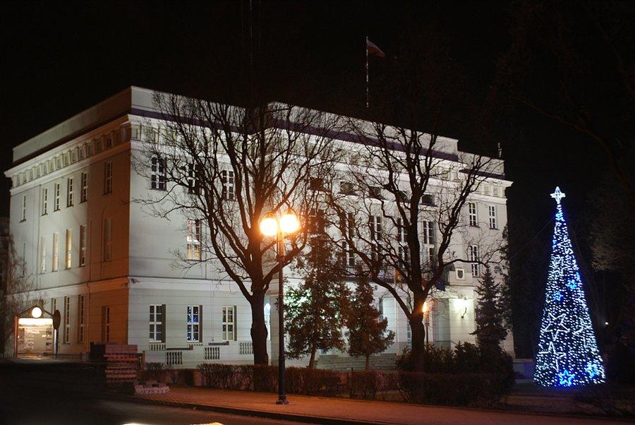 Przed Ratuszem w Tomaszowie Maz