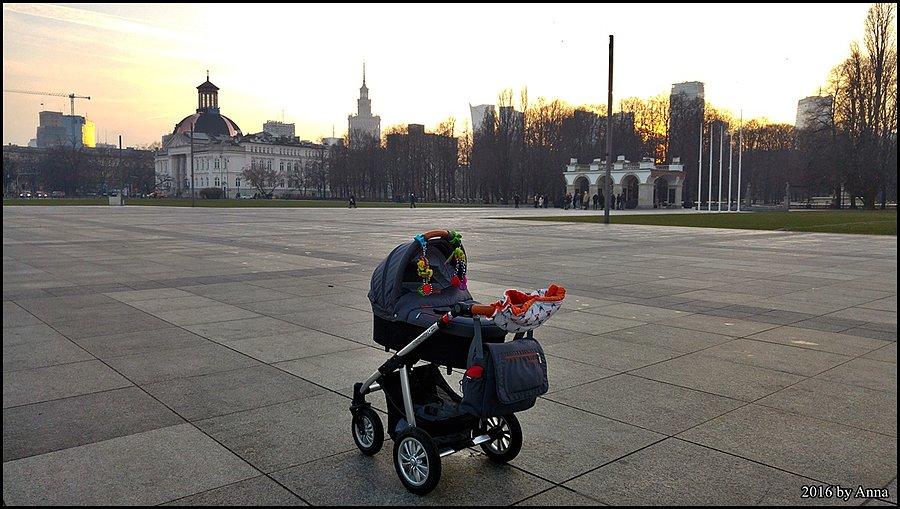 Widok na Pałac Kultury i Nauki oraz Warszawskie Wieżowce z Placu Piłsudskiego :)