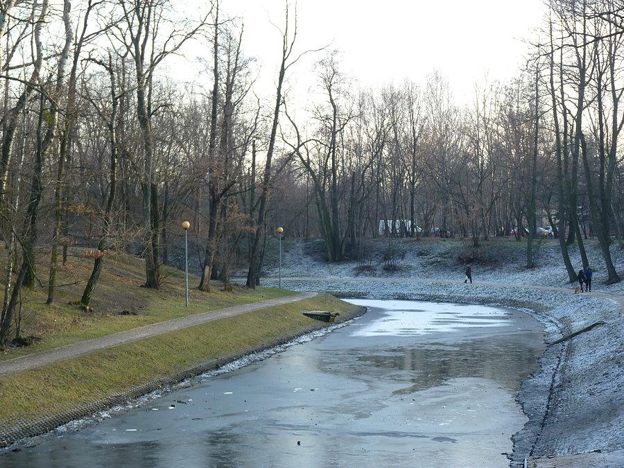Nieco zamarznięta fosa