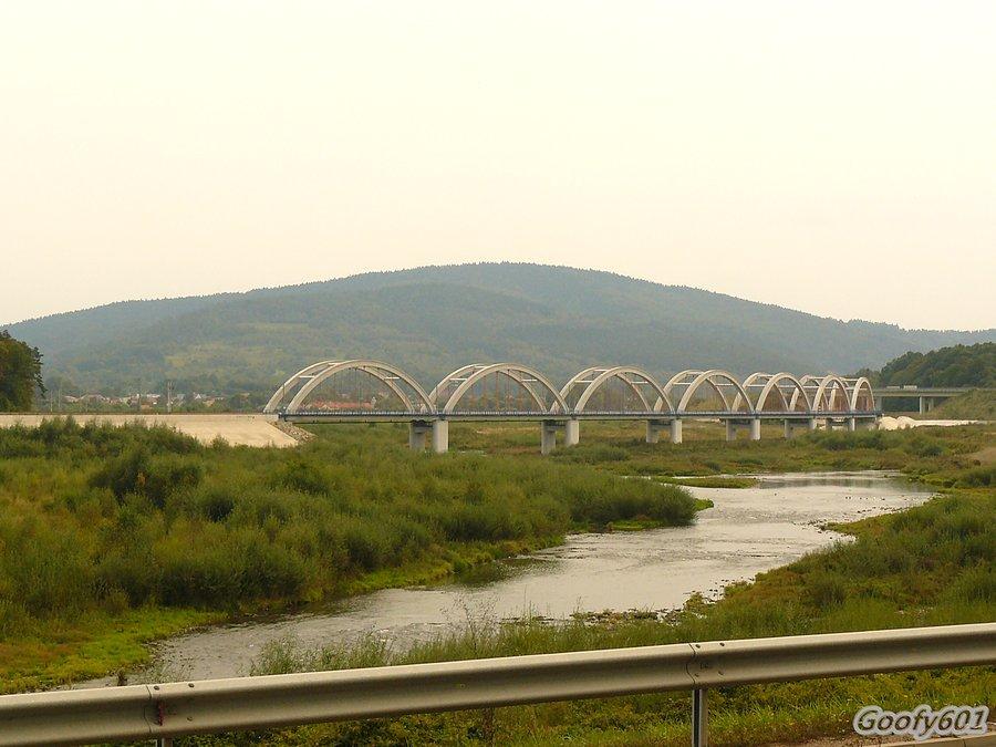 Wiadukt kolejowy w drodze do Suchej